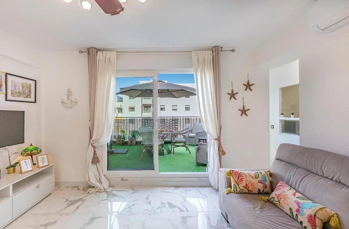 Modern 1 Bedroom Apartment, Steps From The Sea & Downtown 马尔韦利亚