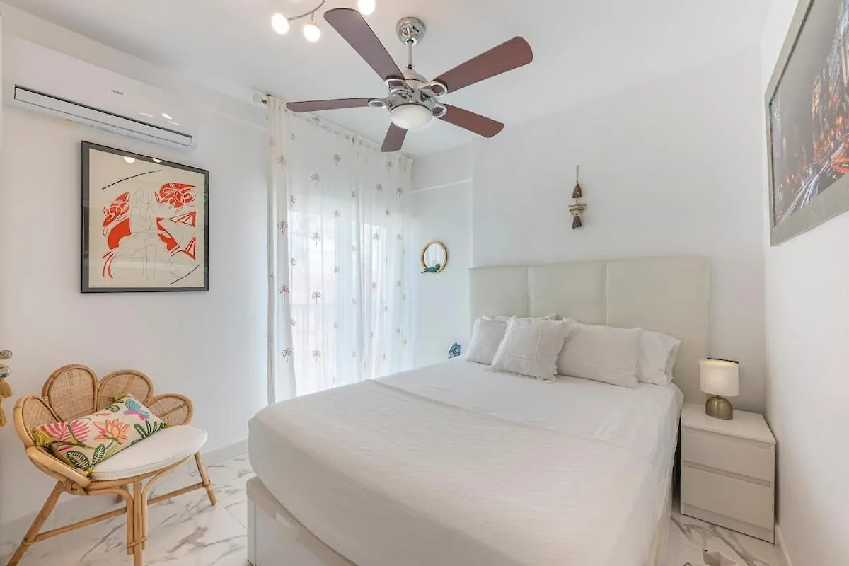 Modern 1 Bedroom Apartment, Steps From The Sea & Downtown 马尔韦利亚