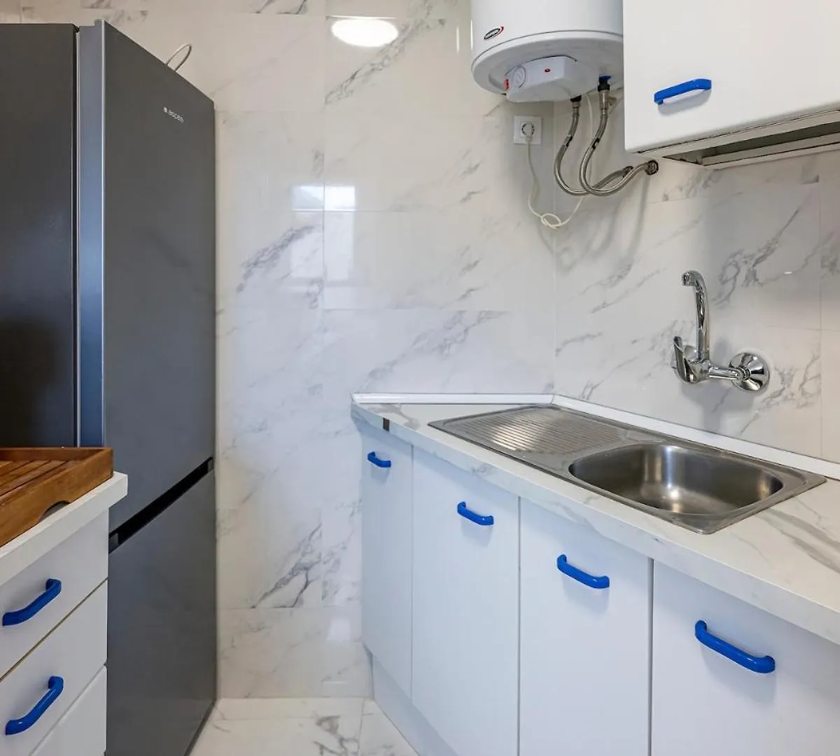 Modern 1 Bedroom Apartment, Steps From The Sea & Downtown 马尔韦利亚 公寓