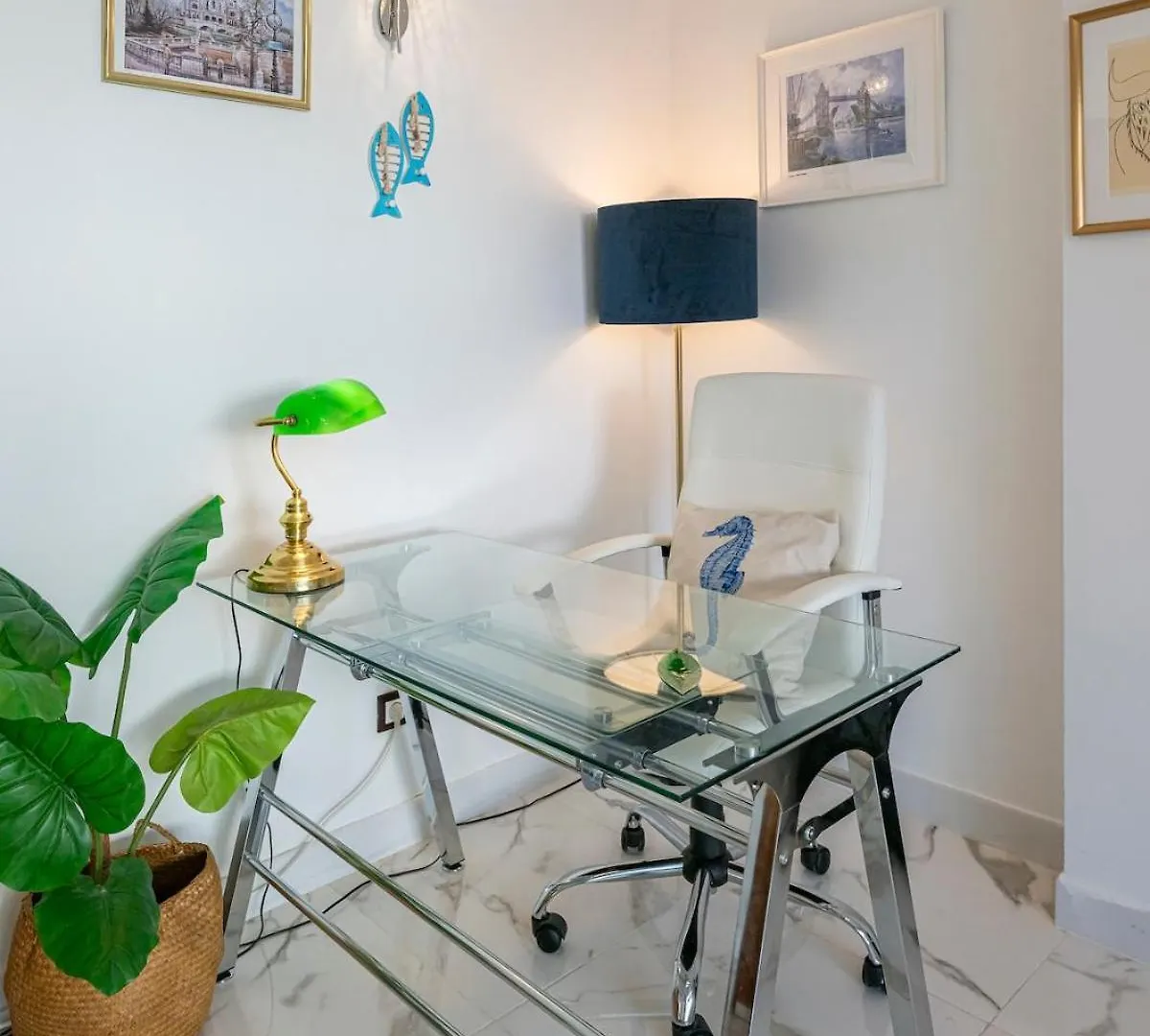 Modern 1 Bedroom Apartment, Steps From The Sea & Downtown 马尔韦利亚 公寓