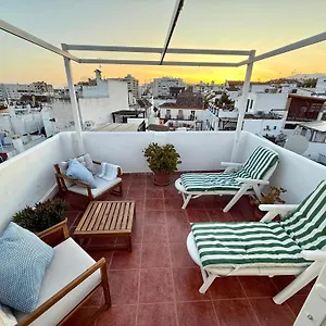 度假居 Old Town Charming Retreat With Sunny Terrace, 马尔韦利亚