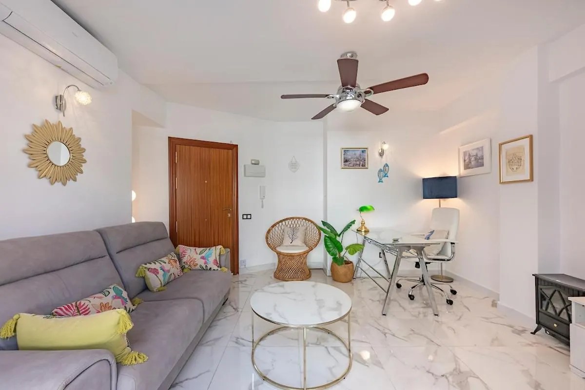 Modern 1 Bedroom Apartment, Steps From The Sea & Downtown Marbella 0*,  Spanje
