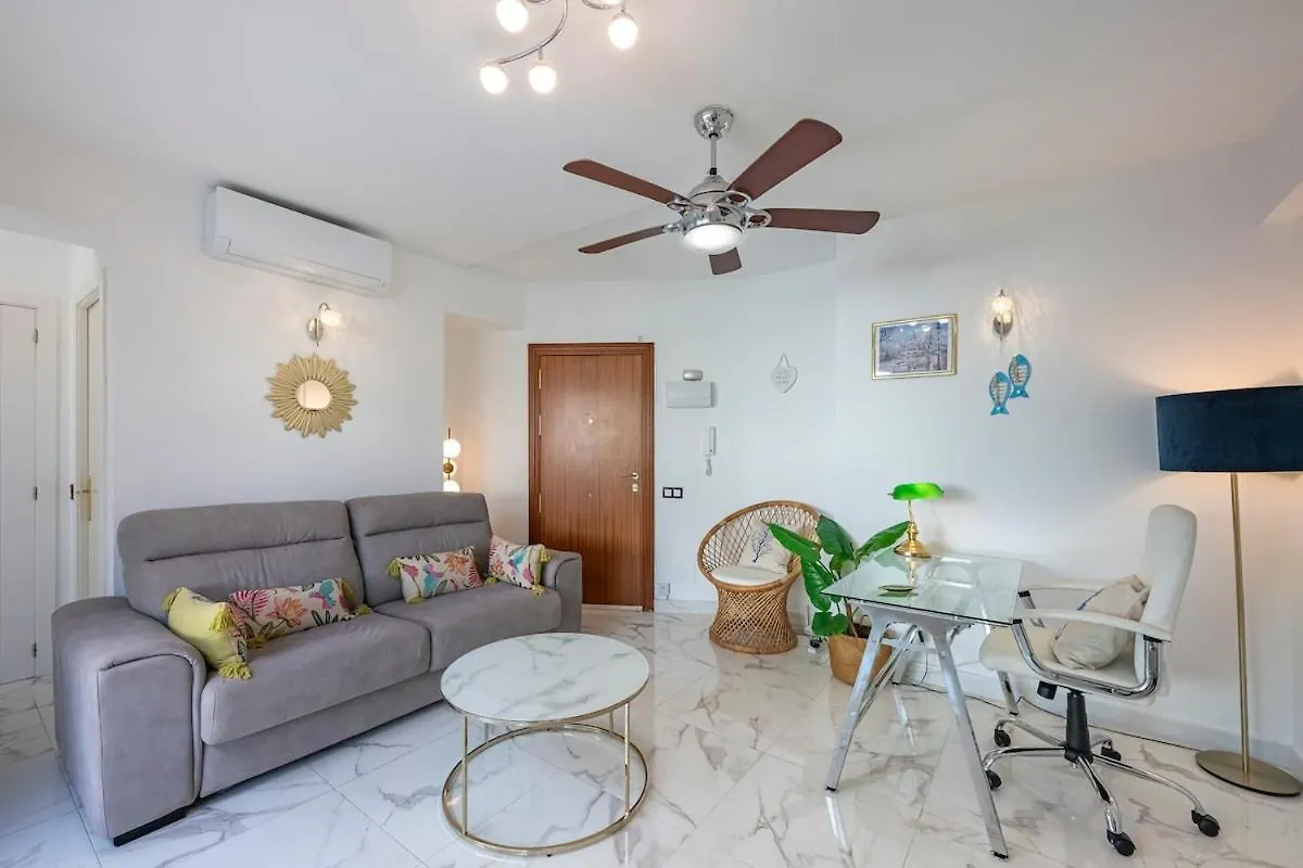 Modern 1 Bedroom Apartment, Steps From The Sea & Downtown Marbella