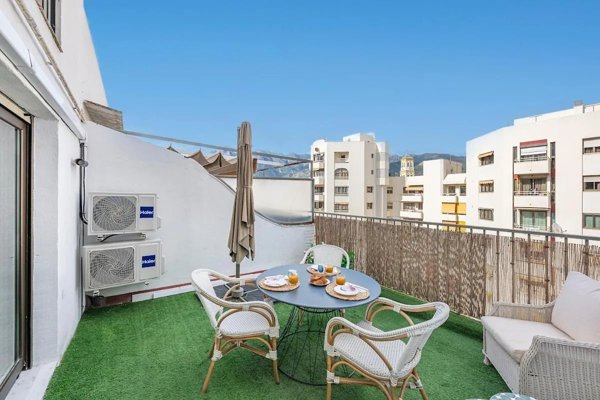 Modern 1 Bedroom Apartment, Steps From The Sea & Downtown Marbella Appartement