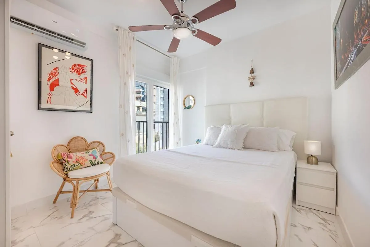 Modern 1 Bedroom Apartment, Steps From The Sea & Downtown Marbella Appartement